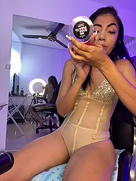 Auri   online show from July 29, 7:36 pm