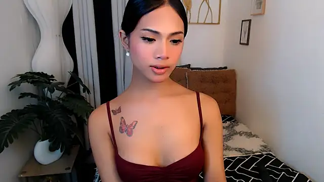PrettyChloe Ts online show from June 14, 3:56 pm