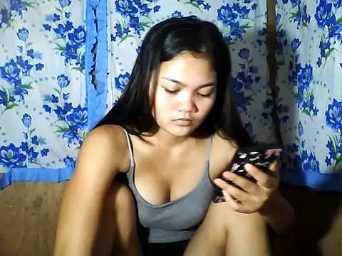 PinaySkinnyJust18 online show from April 30, 9:52 pm