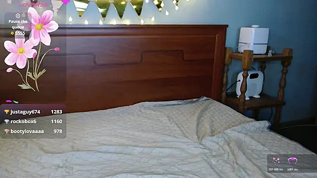 Daisy Lovely online show from June 17, 6:04 am