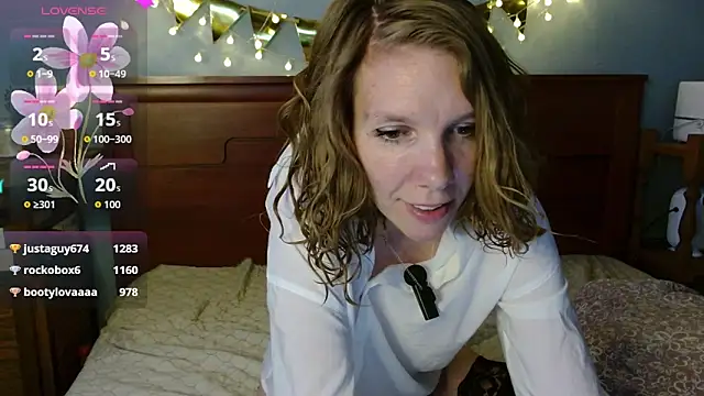 Daisy Lovely online show from June 18, 6:04 am