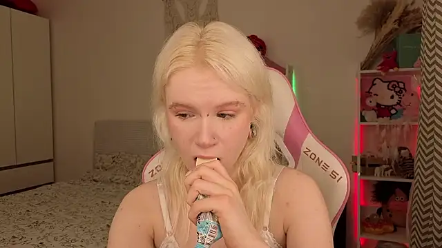 Mia WaterFall online show from March 17, 3:10 am