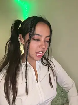 laraa rous online show from March 17, 2:37 am