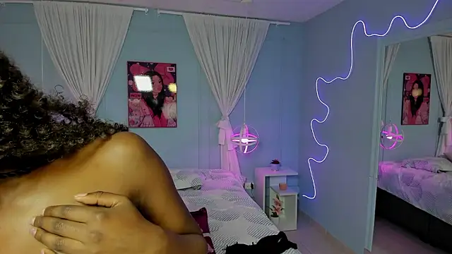 naomi campell online show from February 4, 7:28 pm