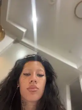 luxxlola online show from June 7, 2:07 am