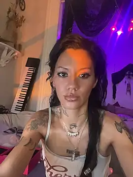 luxxlola online show from June 28, 1:50 pm