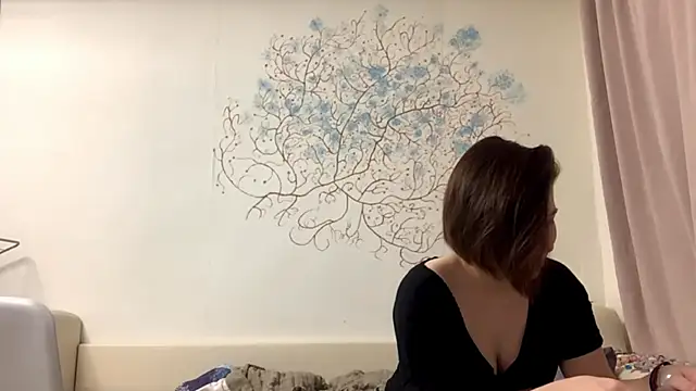 Elna coolbyts online show from January 17, 5:31 pm