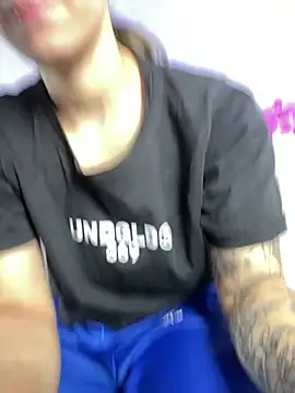 JuliaColemann online show from July 22, 11:55 am