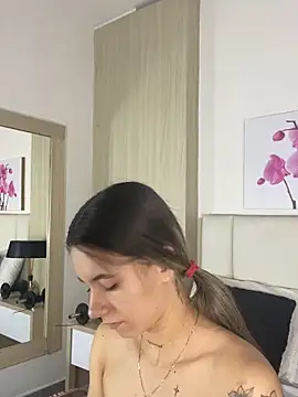 JuliaColemann online show from July 2, 12:00 pm