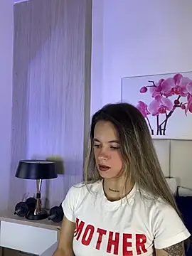 JuliaColemann online show from July 11, 12:27 pm