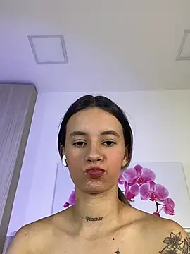 JuliaColemann online show from July 28, 2:13 pm