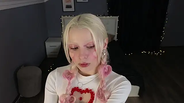 Naomi Demio online show from February 14, 9:44 am