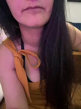 Maahhii online show from May 8, 4:43 pm