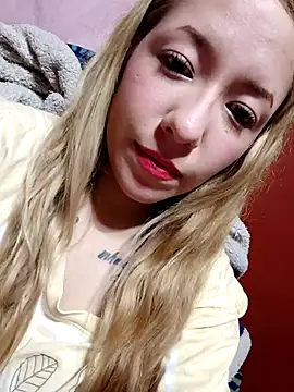 lunaruiz12 online show from February 3, 8:08 am