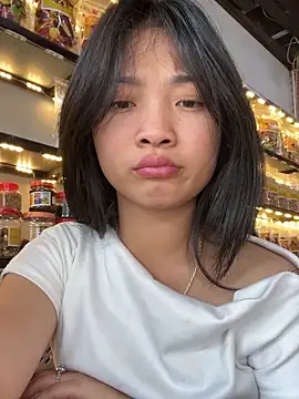 Lyn-be99 online show from May 4, 8:07 am