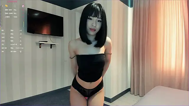 laumalove online show from February 1, 5:17 am