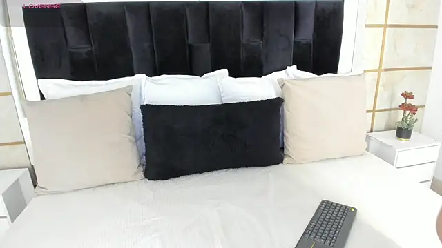 Crystal Rose   online show from July 22, 3:29 am