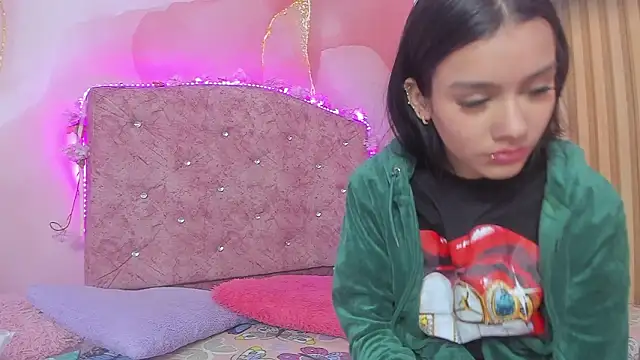 Melanie  Evans online show from March 16, 11:03 am