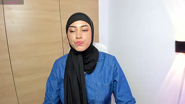 LAY LA  online show from February 13, 10:11 pm