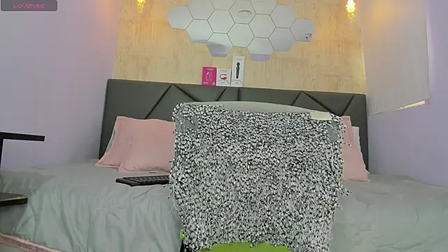 Naomy-lopez online show from March 4, 8:37 pm