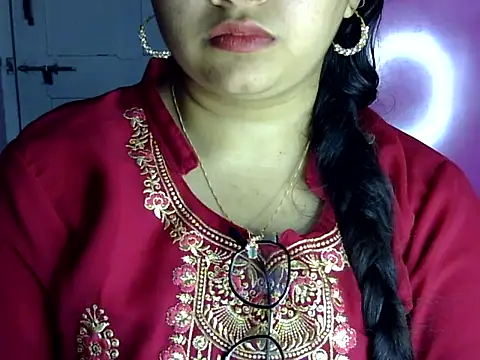 Cute Aliyaa online show from July 3, 2:23 pm