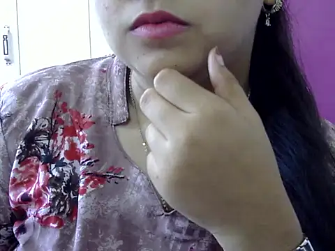 Cute Aliyaa online show from April 30, 9:36 am