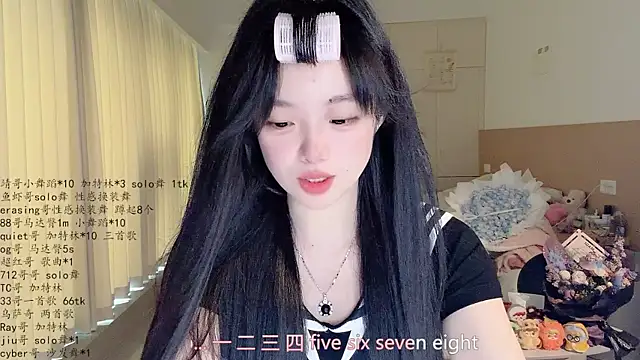LovelyXiaoYi online show from April 30, 1:55 am