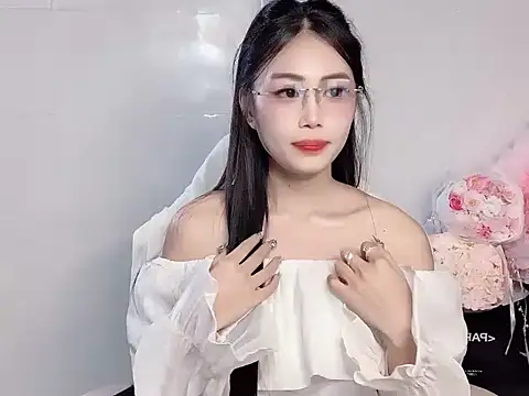 Thuy79 online show from March 15, 3:47 pm