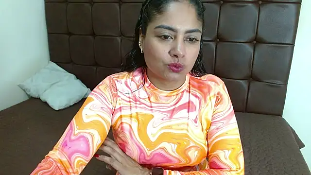 Luna Fyre online show from February 9, 6:10 pm