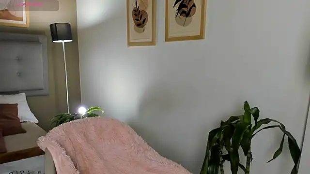 SalomeStorm  online show from March 18, 1:49 pm