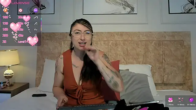 hanna daze online show from February 4, 11:46 am