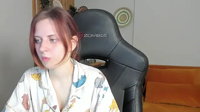 FreyaVey online show from March 18, 5:18 pm