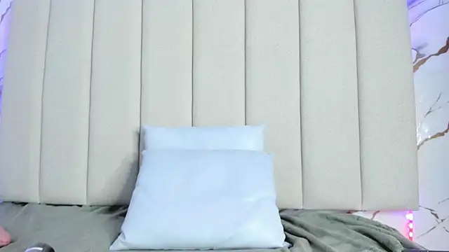 mia serena  online show from March 6, 9:21 pm