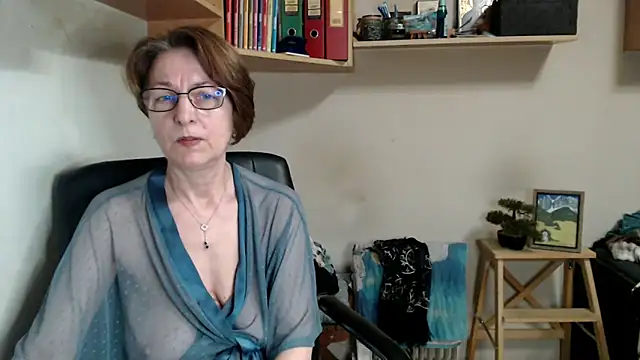 katemodel online show from May 21, 8:45 am