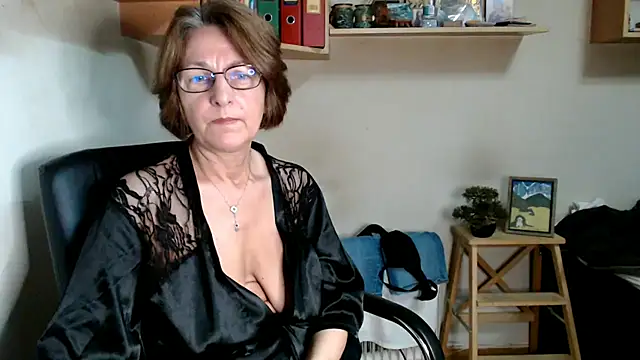 katemodel online show from August 1, 5:31 am