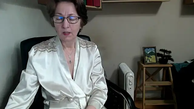 katemodel online show from March 1, 6:57 am