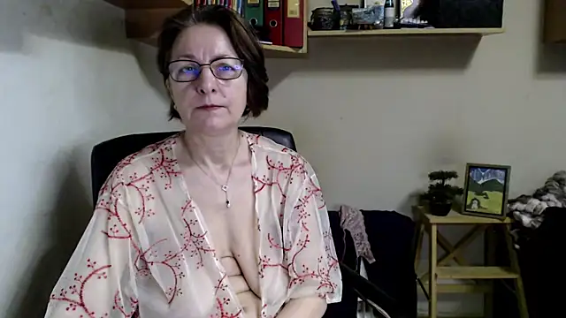 katemodel online show from June 28, 4:30 am