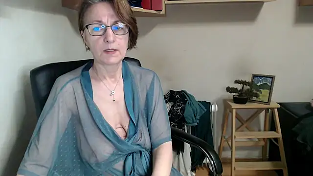 katemodel online show from May 30, 7:17 am