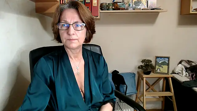 katemodel online show from August 3, 8:18 am