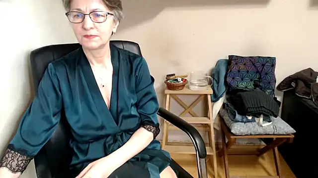 katemodel online show from December 5, 10:16 am