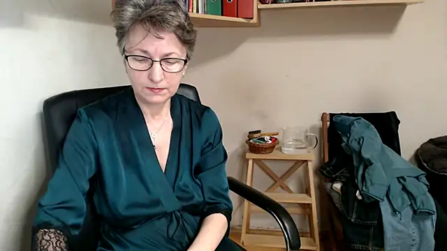 katemodel online show from December 3, 10:06 am