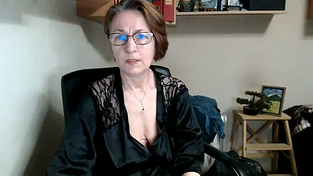 katemodel online show from June 12, 6:43 am