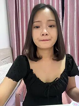 BIGBABYYEYE online show from July 31, 2:18 pm