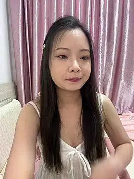 BIGBABYYEYE online show from July 17, 1:37 pm
