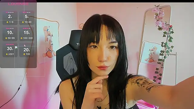 AliceeinWonderlanddd online show from April 30, 1:44 am
