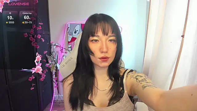 AliceeinWonderlanddd online show from April 8, 3:08 am