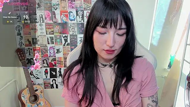 AliceeinWonderlanddd online show from July 2, 2:33 am