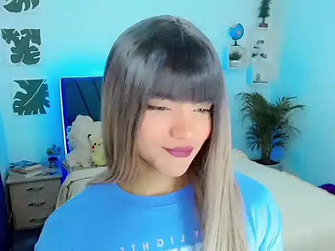 ZoeSchmmit online show from July 10, 5:13 pm