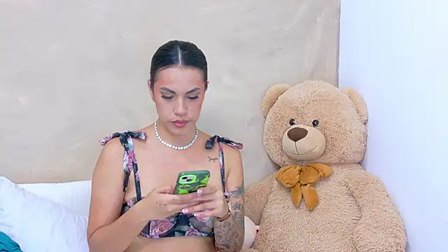 AndiVasquez online show from May 6, 11:14 am