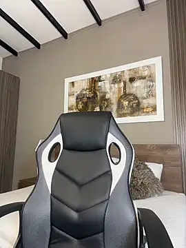 luci butterfly online show from March 9, 12:52 pm